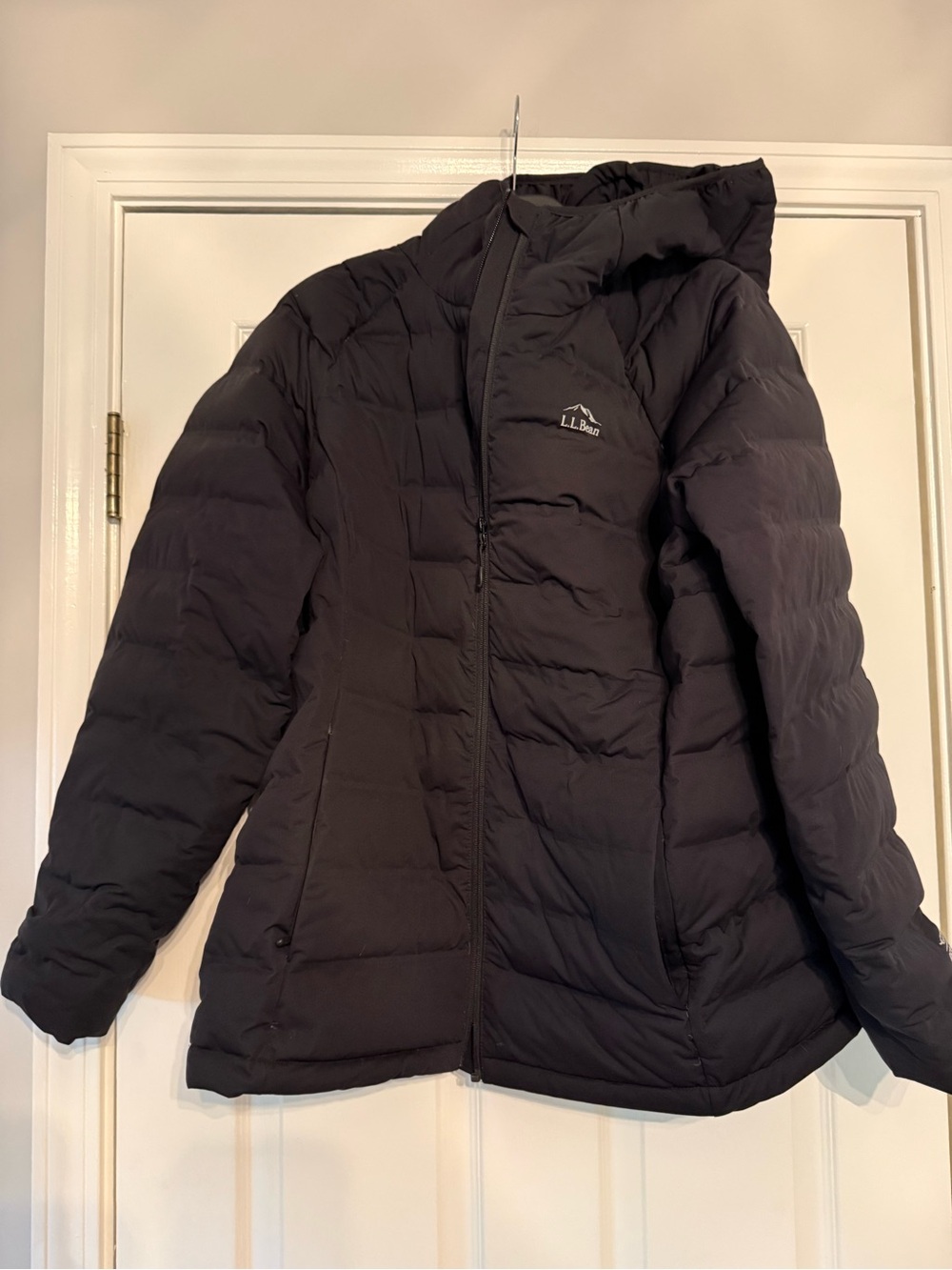 L.L. Bean Women's Black Insulated Puffer Jacket with Hood Xl